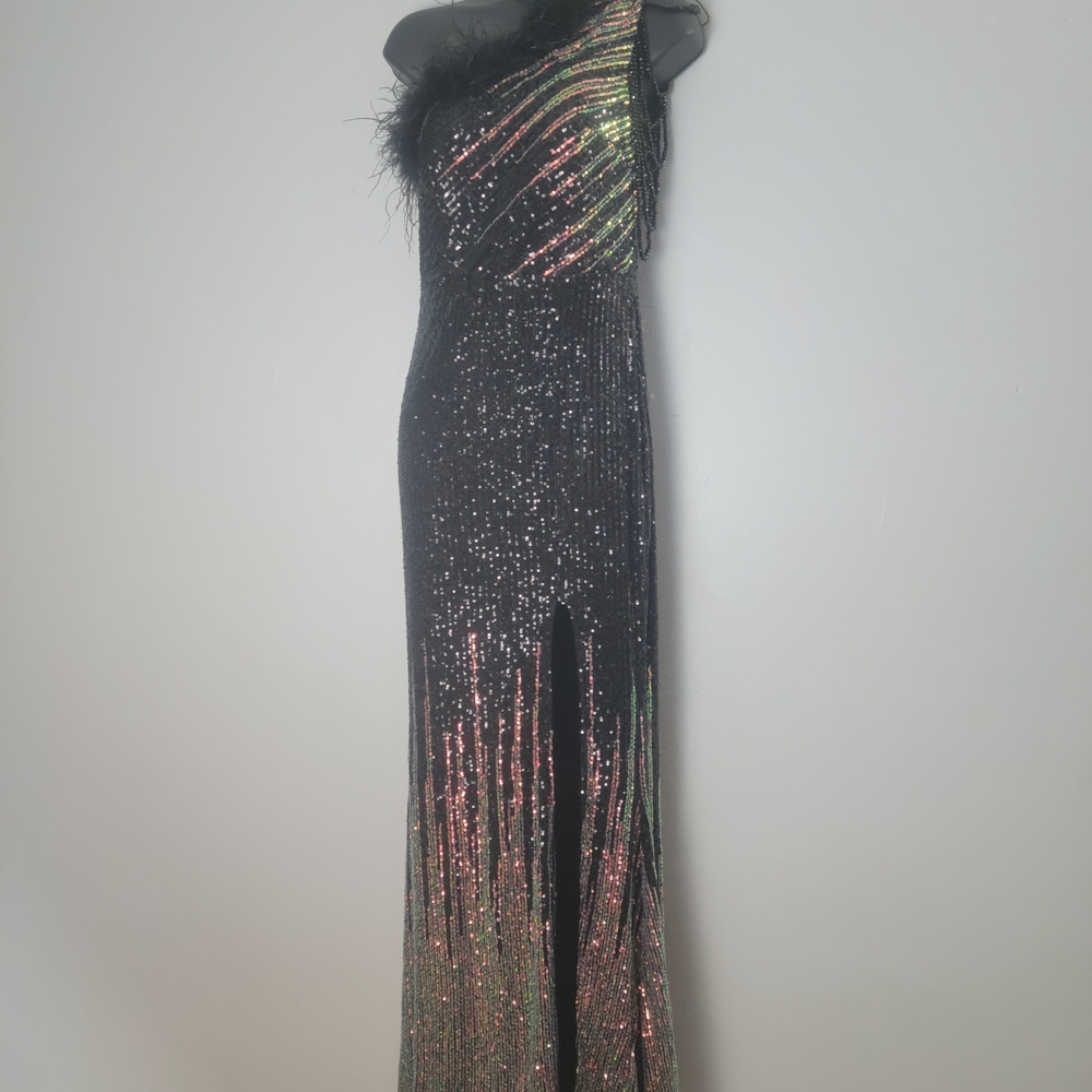 Kalinnu Black Sequin Feather-Trim Evening Gown Size XL New w/o Tags
